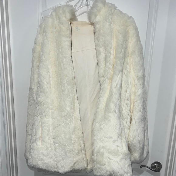 Women’s heavy faux fur cream dress coat - Picture 2 of 3